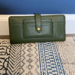 CLOSET CLOSING! Large Fossil wallet